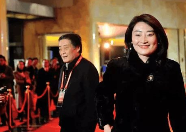 遗产风波沸沸扬扬，“一声不吭”的宗馥莉，终于不再顾忌所谓体面