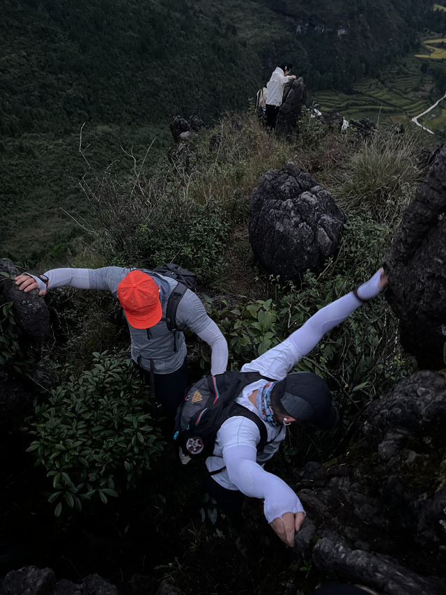 六盘水“周末山友团”用脚步丈量云端