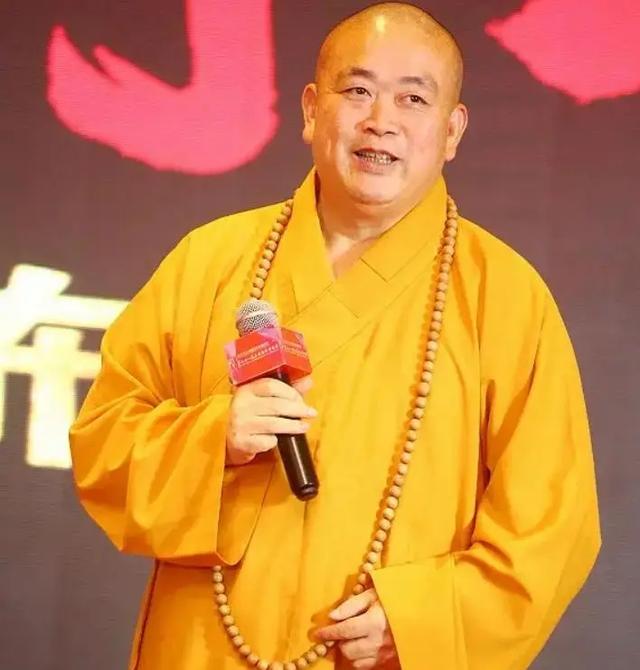 释永信生活有多奢华？身穿16万袈裟包养情妇，寺内义工曝更多内幕
