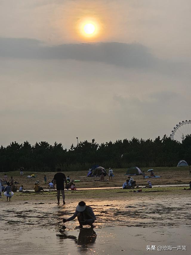 大海的魅力，有夕阳西下，有浪声阵阵，有欢笑追逐，有涛声滚滚