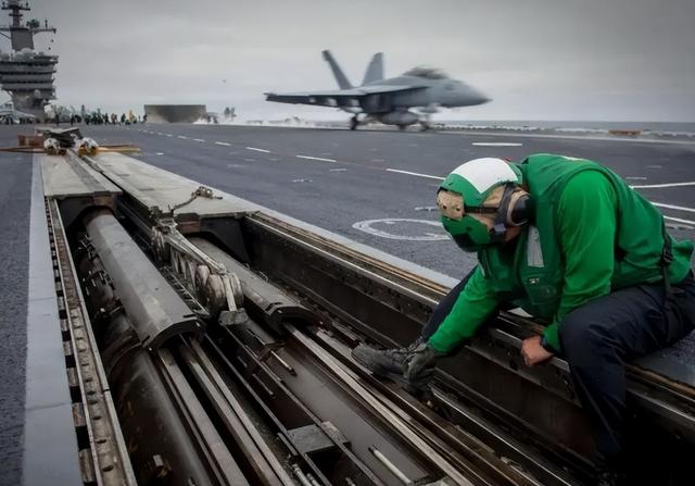 福建舰强就强在，它仅凭“一舰之力”，改写中美的西太力量格局