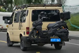 短轴低顶好走好停，福特全顺新世代改装露营车，小床车旅行更实用图片