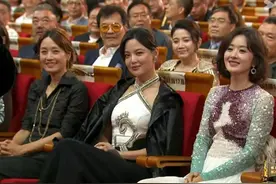 飞天奖女星怼脸拍，刘浩存假惺惺，李庚希24像42，刘琳赢麻了图片