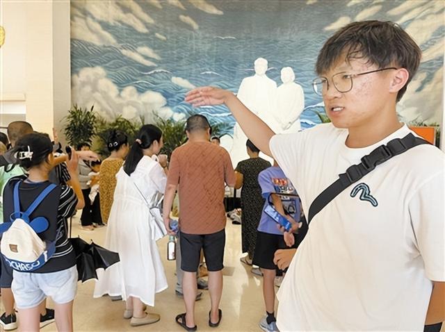 津城导游用旅游热度“丈量”天津温度 4小时“肉嗓”不停讲解