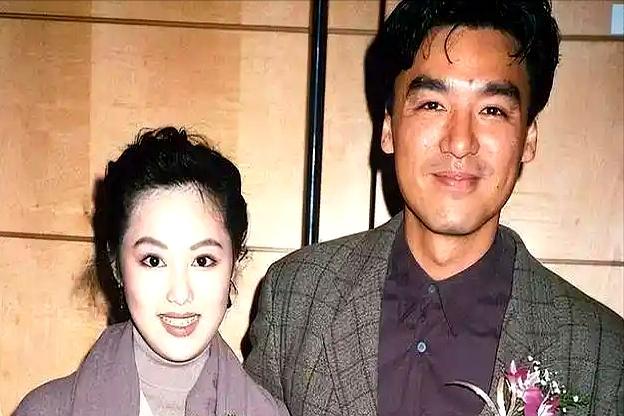 45岁拍三级片追求刺激？从亿万富豪到烂片女王，她追求的是什么？