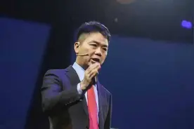 刘强东无法容忍“员工躺着睡大觉” 专家：兄弟也要讲规矩图片