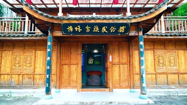 联动抖音官方ip“来江西晒个秋”带你玩转鹰潭，跟随旅游主播，打卡秋日同款场景！