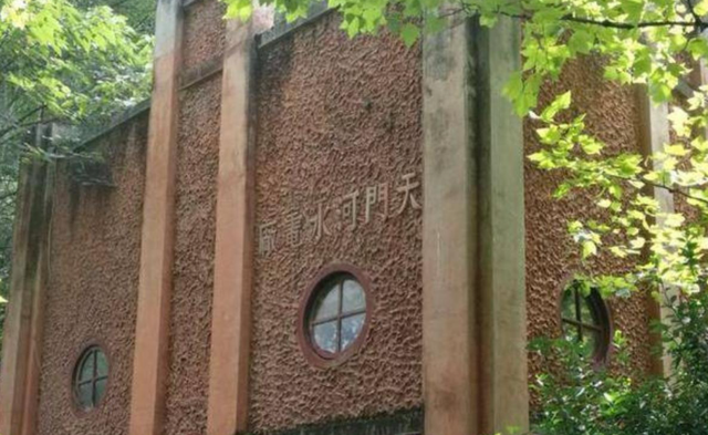 06年贵州洞穴发现两台美国发电机，持续发电80年，至今仍正常工作