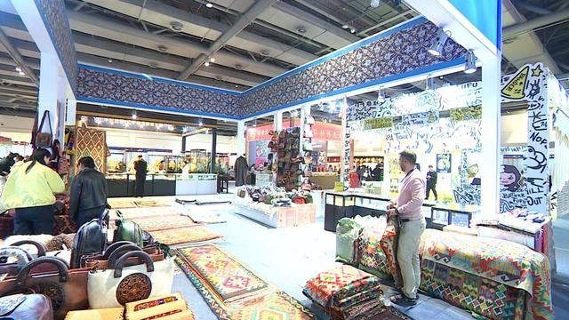 敦煌国际会展中心二期新馆开馆 “敦煌华彩”文旅商品展开展