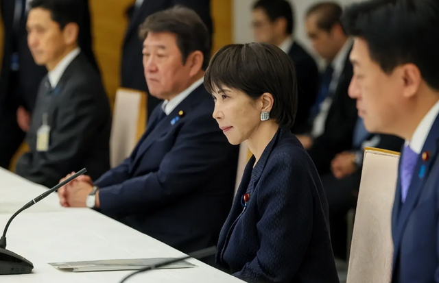 特朗普刚挂电话，高市早苗通告全球，中方出兵条件已确认