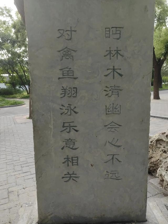 北京北海公园：都有哪些景点，绕湖走一圈看看。
