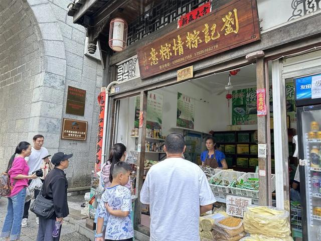 一座桥激活贞丰古城从“过境游”到“目的地”