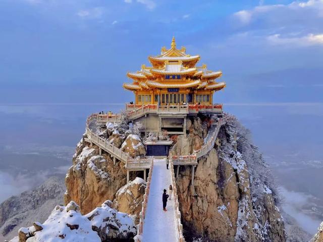 人间最美桃花雪：春与雪的浪漫相逢