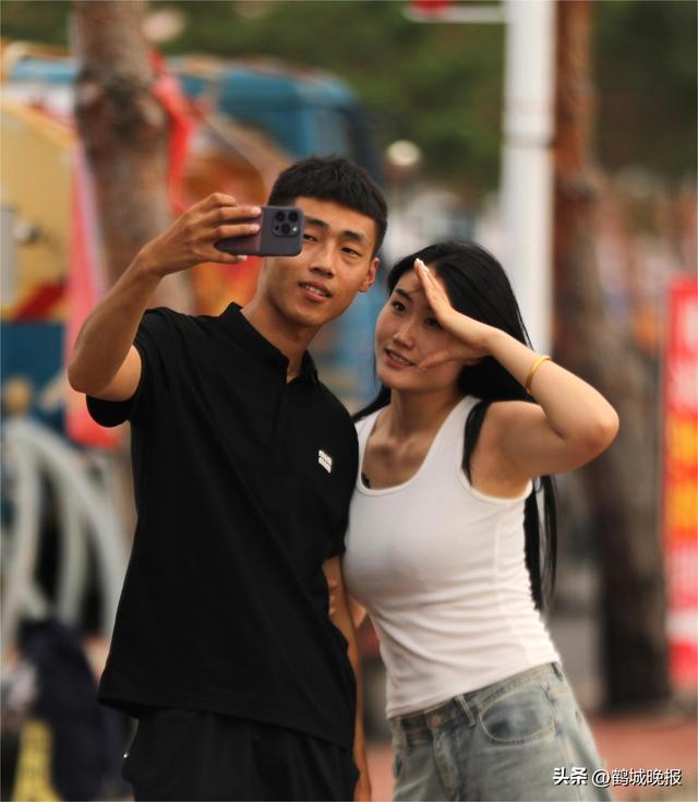 铁锋区查罕诺村第二届泼水节盛大启幕