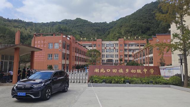 赏秋秦岭，摩旅商洛（03）打卡全国唯一“红军镇”，进入湖北境内