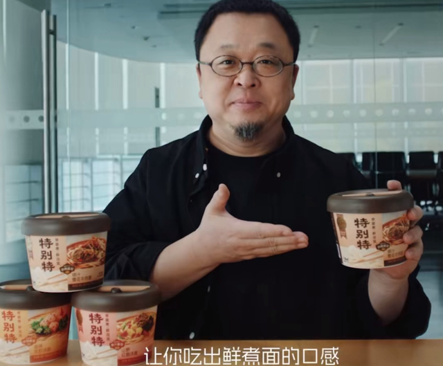郑刚改名暗讽罗永浩，除了起诉要回1500万，他真拿老罗没办法！