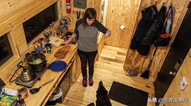 美国夫妻乡间木屋离网生活，熬过冬季与寂寞，陪伴母亲时间自由