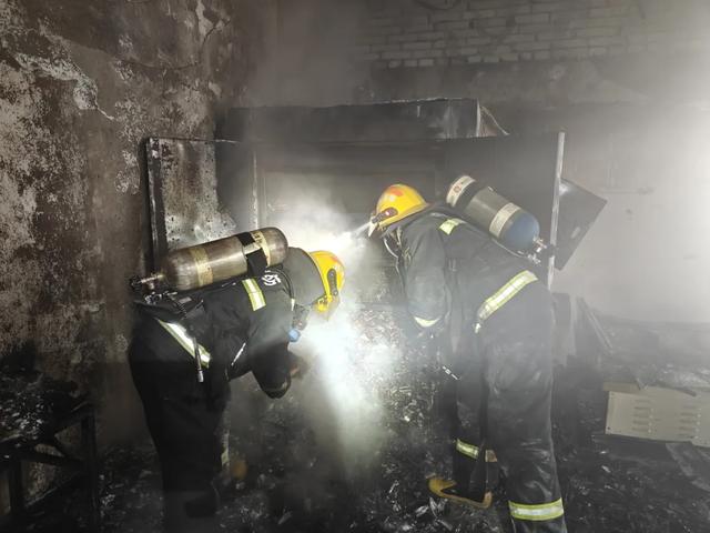 湖南一厂房发生火灾！约8000块锂电池葬身火海