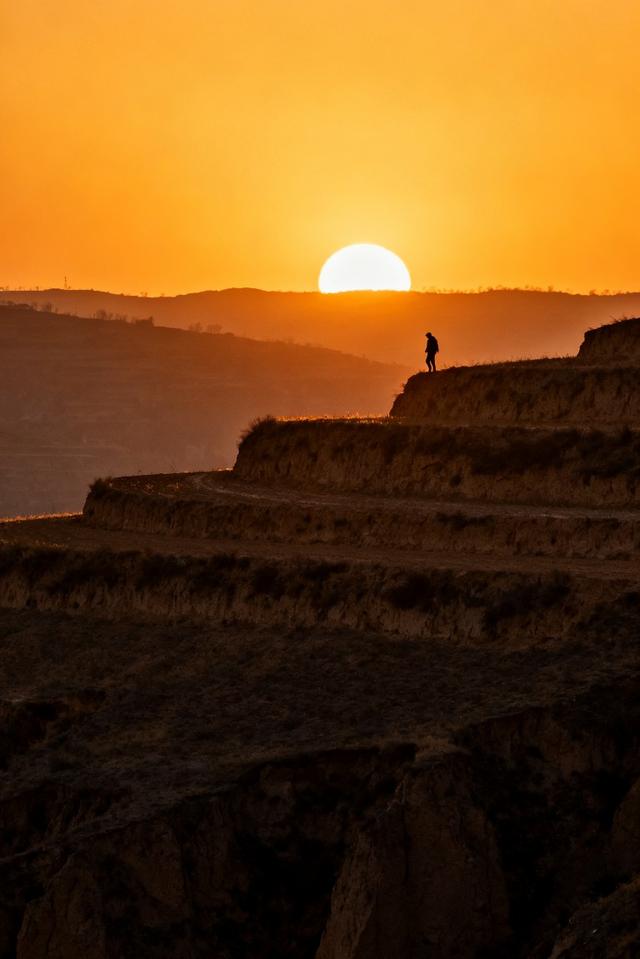 分享图片一日出东方美景，真是太美了！