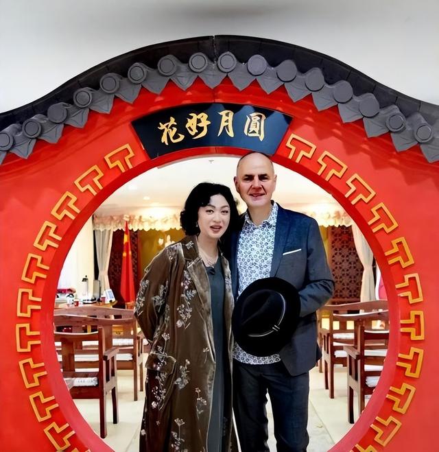 逃到国外半年多，58岁金星近照曝光，容颜大变，昔日辉煌难再续