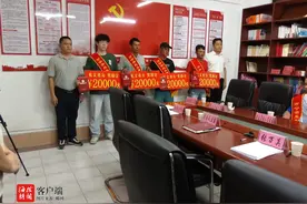 嘉奖！万宁市政府对吴秋钟等5人进行表彰图片