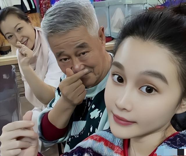 赵本山扛不住了！就算有再多豪宅豪车，也无法拯救自己的女儿