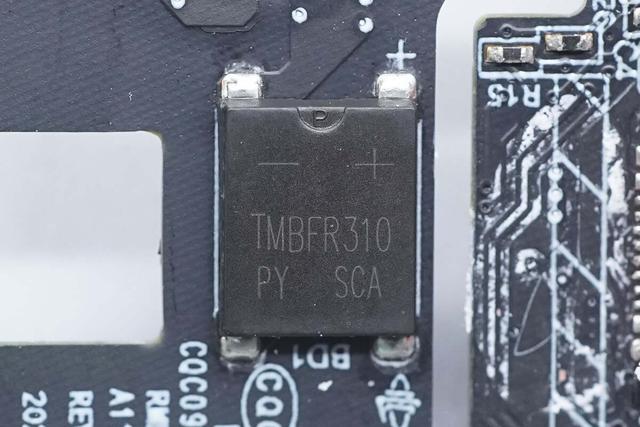 小米新款45W氮化镓小布丁充电器拆解，这些不同点需要注意