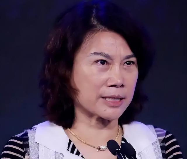 被停职审查、转移资产、搞办公恋情	，董明珠身上标签哪个是真的