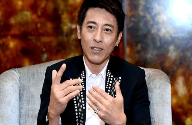 夫妻俩为了不变老，26年不吃肉不生子，近54岁近照不敢认