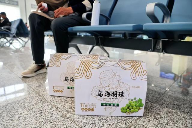 人均小纸箱！车站安检仪扫出一堆小圆球……