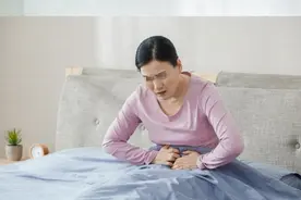 48岁女子查出子宫肌瘤，一年后转为子宫癌，医生：一个习惯没戒掉图片