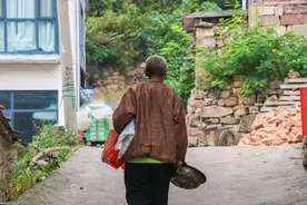 河南农村60岁老人一个月多少钱？他们的生活前景图片