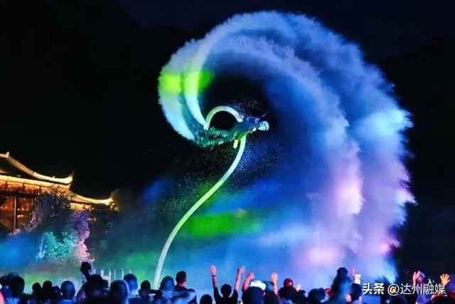 2025万源龙潭河泼水电音节首日燃爆！点燃狂欢盛夏~