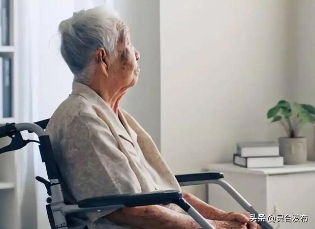 高血压与穿袜子有关？医生强调：穿袜子时，要多留意这3点！