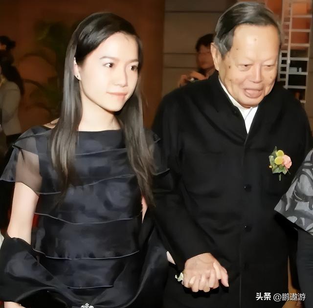 杨振宁因病逝世！刚过完103岁生日，最后一次亮相是为妻子庆生