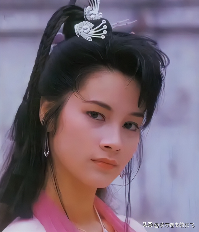 她认干爹，拍风月片，被导演霸王硬上弓，靠山去世后沦为服务员