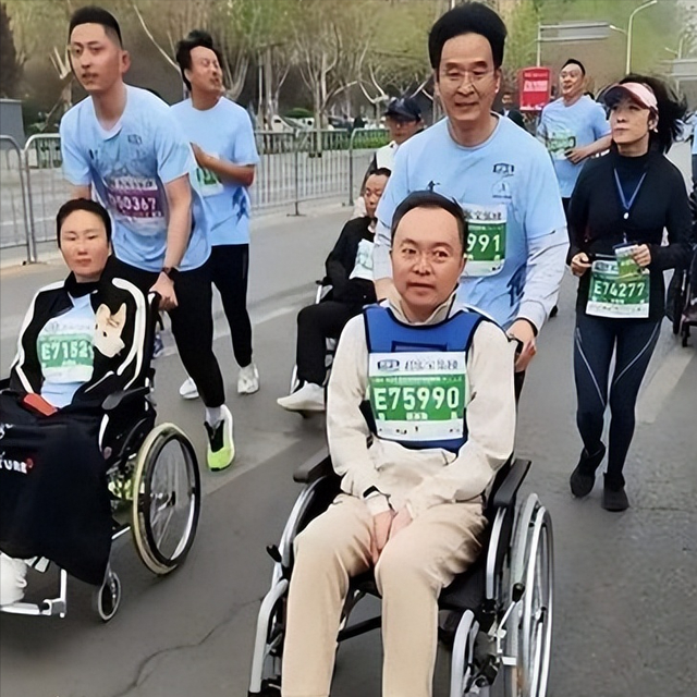 十亿能换来一命？官媒发文曝光蔡磊真实现状，渐冻症被攻克3%！