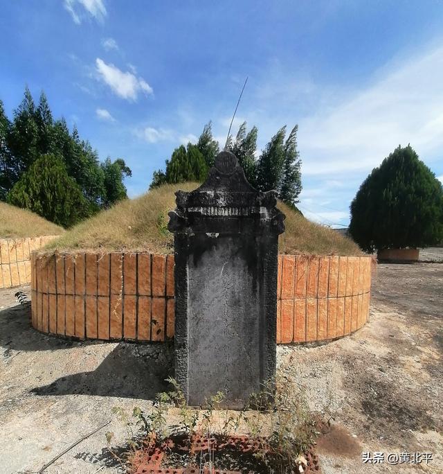 广西南宁市西乡塘区路边清代古墓群，墓主是北宋光禄大夫卢述后裔