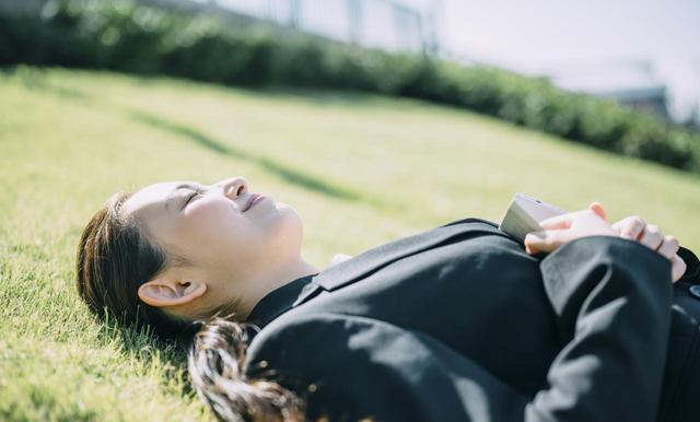 56岁男子突发脑溢血离世，生前喜欢散步锻炼，医生摇头：做错4点