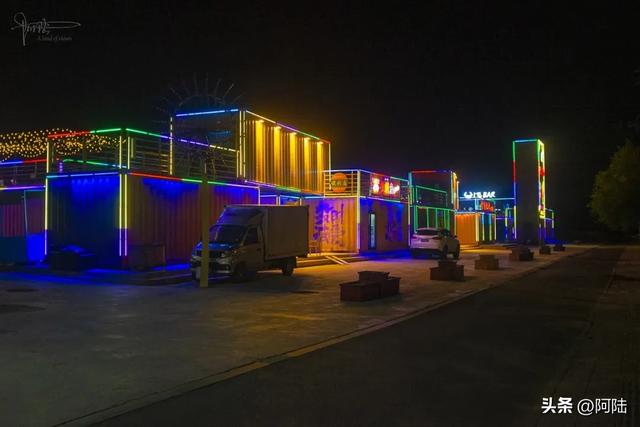 奎屯“不错的营地”太低调,不仅身处公园美景一侧,旁边还有夜场