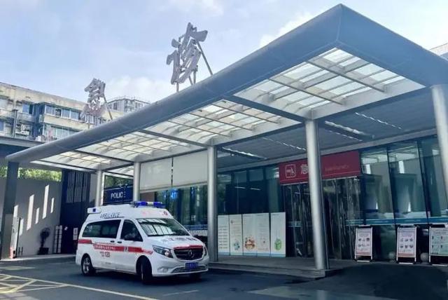 太夸张！男子吃了8颗，仅10分钟眼睛肿成"奥特曼"！医生提醒