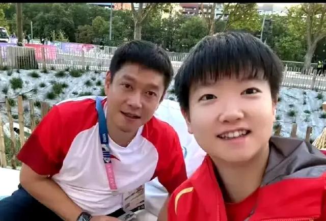 横滨冠军赛 孙颖莎身边终于有他陪伴了！没想到他对莎莎这么重要