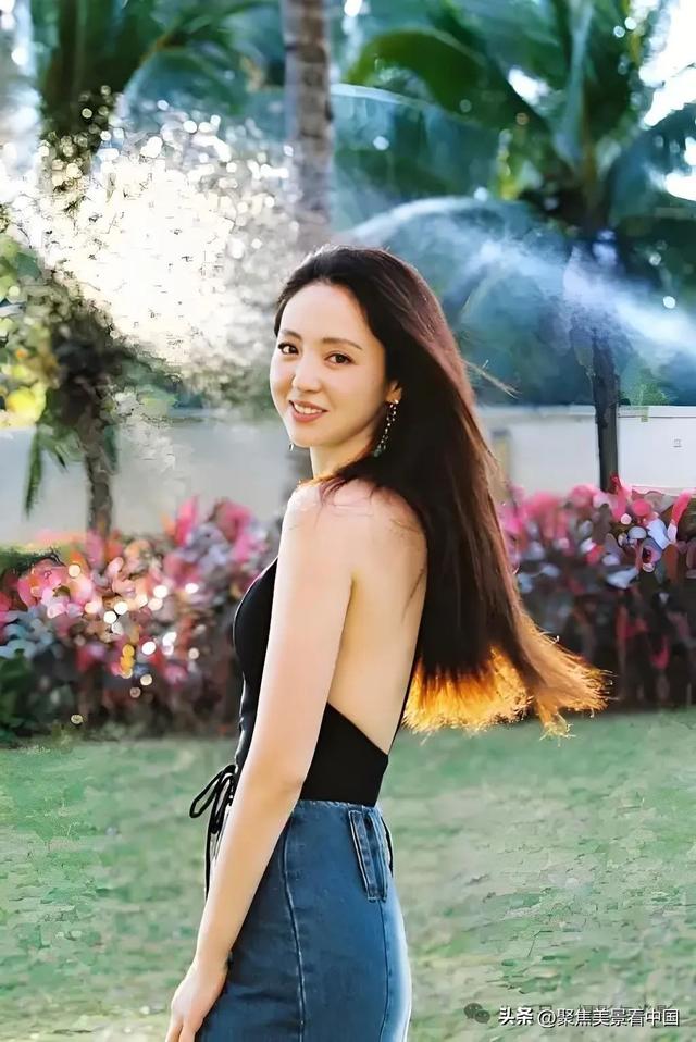 模特漂亮，摄影师构图大气，每一张都可以作屏保