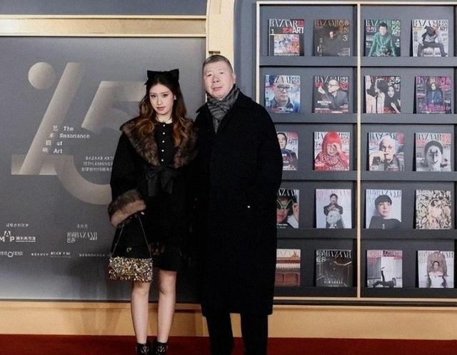 徐帆回击离婚5个月，冯小刚现状浮现，心里早已看穿一切