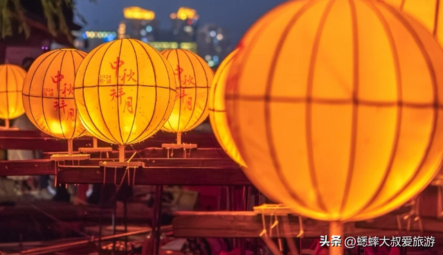 2025元！杭州“月亮船”重新起航，连续三晚点亮西湖，感兴趣吗？