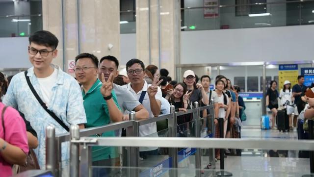 河口→大理旅游专列开行！入境游热潮挡不住！