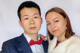 我，跑到乌克兰把当地女友带回国，她不矫情，在地里薅草十分卖力图片