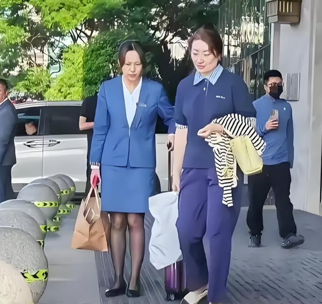 43岁宗馥莉：没有宗庆后节俭，买豪车、购百万珠宝，对员工很温柔