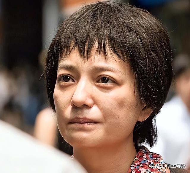 面相又变了！50岁赵薇近照曝光，婚礼上用心打扮，终是难走回头路