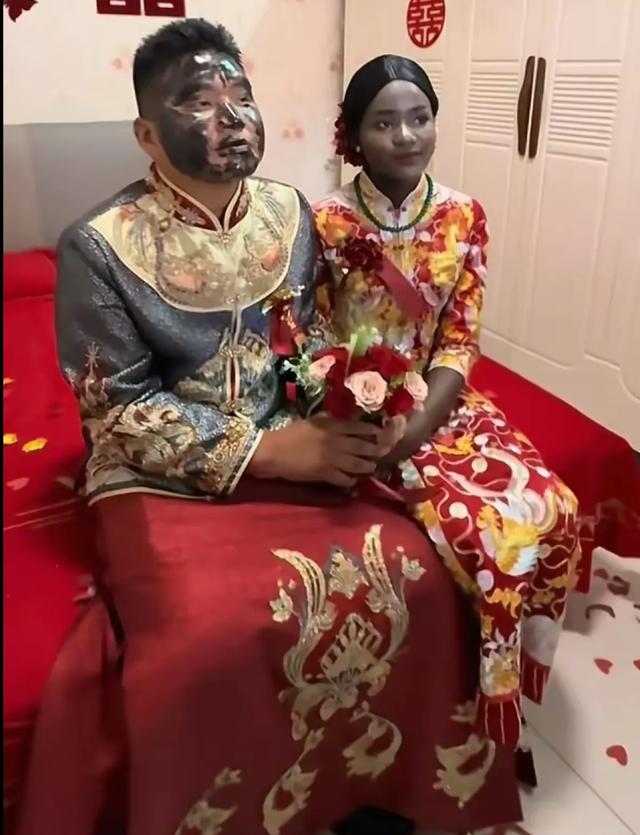 河北小伙娶肯尼亚新娘惊呆全村！不要彩礼，新娘浓妆红裙美炸了！
